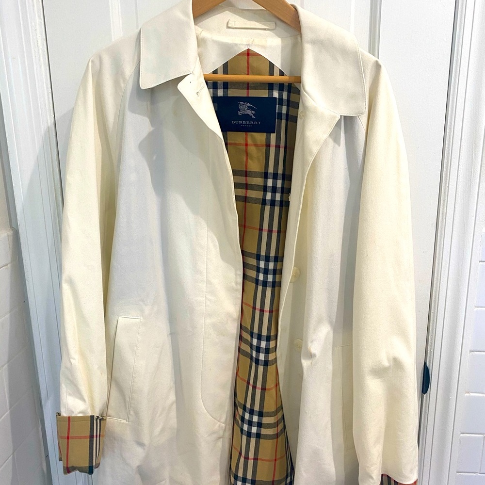 Women’s Burberry coat. Authentic